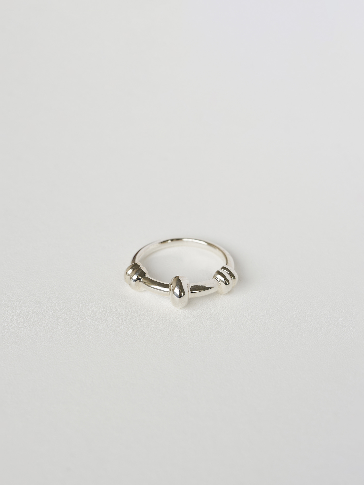 KNOTTED RING SILVER